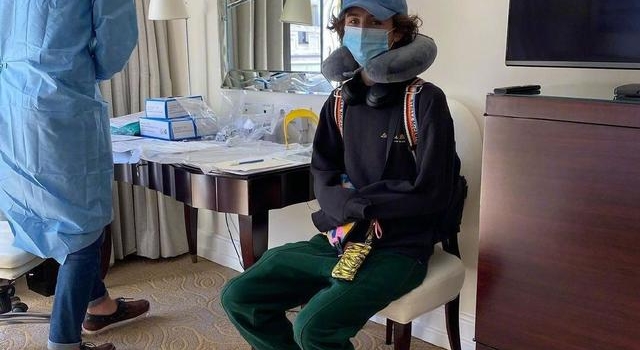 窥探帅哥日常!甜茶分享生活照 接受检疫模样乖巧