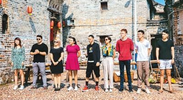 国际青年“走读”体验中国脱贫