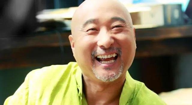 令人一笑解千愁的,是这个光头