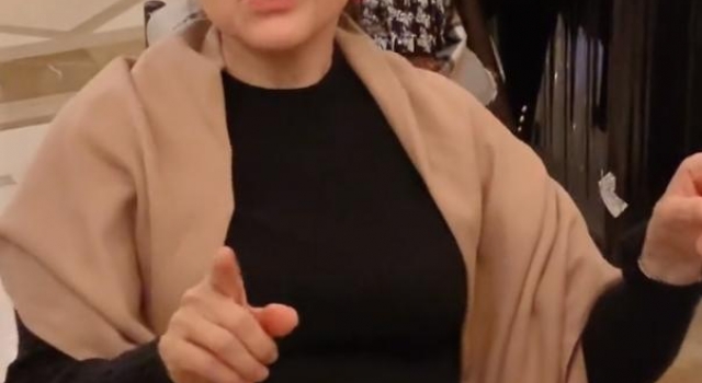 张靓颖母亲住进女儿豪宅,曾经翻脸反目成仇,感情受挫才知妈妈好