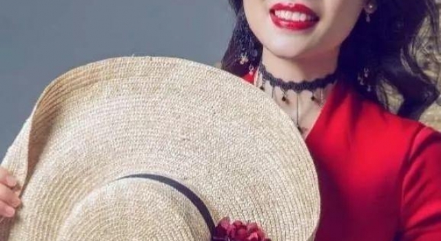 草帽姐哀嚎!遭人封死:“满口胡言”为坑钱,农民砸门“毒打”!