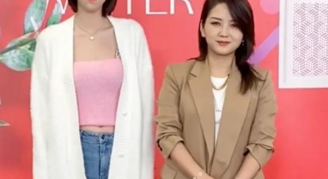 34岁何洁气质被网红碾压,穿长靴腿粗显矮胖,身材短板暴露无遗