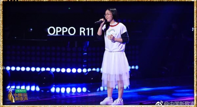 还记得赢了希林娜依·高的郭沁吗?她摘掉眼镜后好漂亮