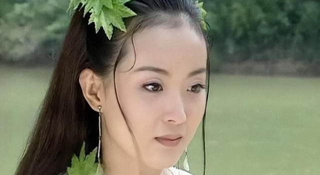 当女演员自己给自己演妈,妈妈造型美过女儿,艳压自己可还行