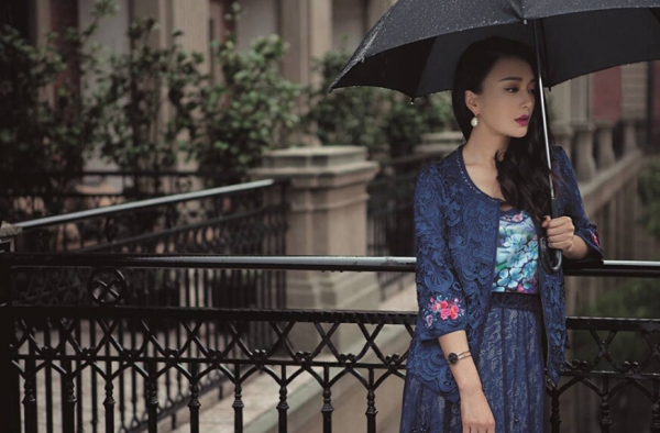 秦岚变身摩登女郎 拍摄《VOGUE》时尚大片