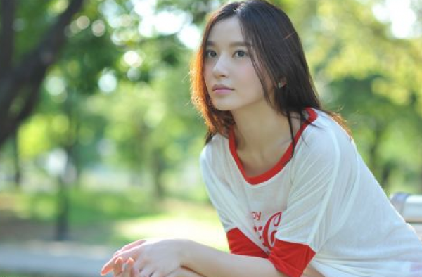 李瓶儿扮演者施诗魅惑性感写真 施诗“控诉”王仁君冷漠