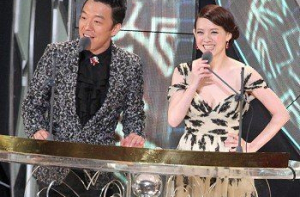 黄渤主持金马奖成大陆第一人 个人魅力赢得肯定
