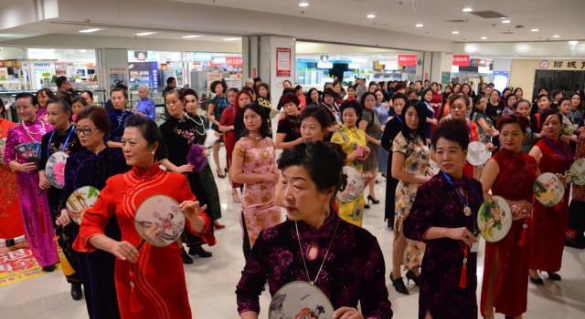 《印象》第236期:山东200名大妈穿旗袍培训 参选电视剧演员