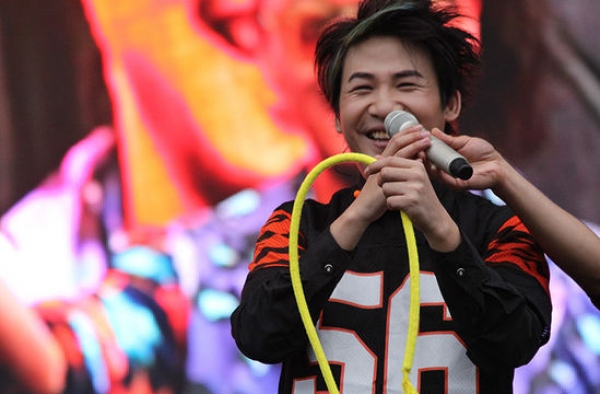 大张伟承认春晚假唱 《倍儿爽》抄袭《江南 style》?