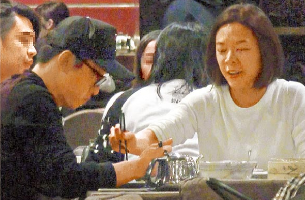 哈林和40岁新闻女主播甜蜜约会 一同返回女方的住处
