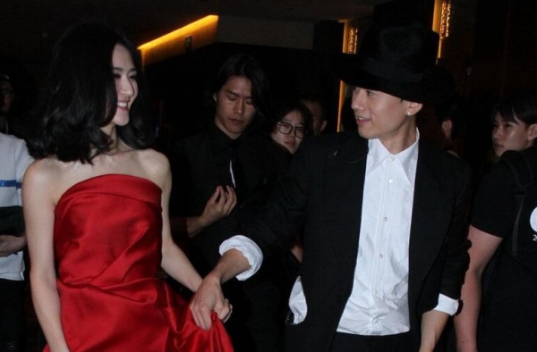 谢娜张杰跨年演唱会首次不同台 谢娜缺席是因为怀孕?