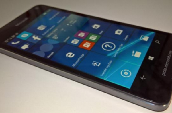 微软Lumia650真机谍照 金属边框支持无线充电