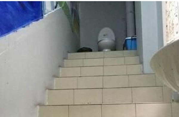高高在上的厕所 已无下限的节操
