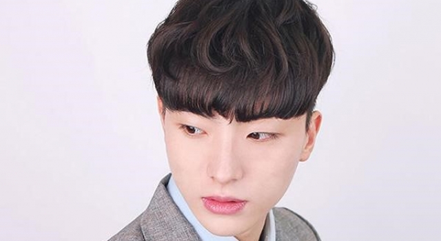适合小眼睛男生的发型 单眼皮男生也能可爱又帅气