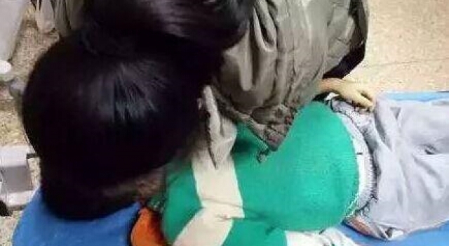 9岁男孩上吊身亡 家长称老师骂孩子滚 学校:家长不监管