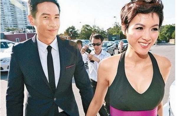 陈豪妻子怀第三胎现身活动 称将暂停造人