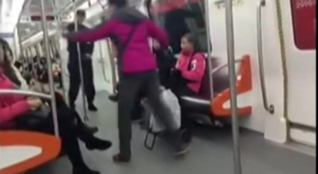 杭州地铁现奇葩“咆哮女”:我就是没道德 比谁都懂法