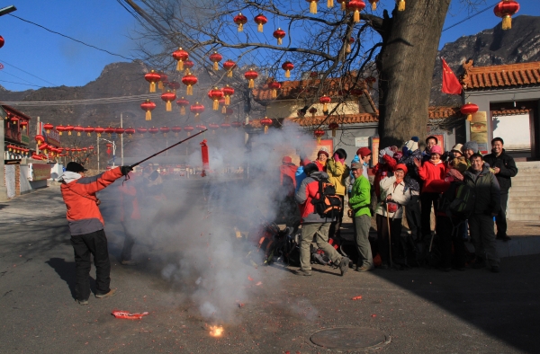 关于过年放鞭炮的来历 辞旧迎新对新年美好向往