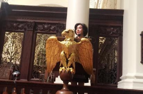 刘晓庆哈佛演讲座无虚席 众人狂热追星