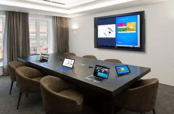 大块头有大智慧 微软Surface Hub平板卖价8999美元
