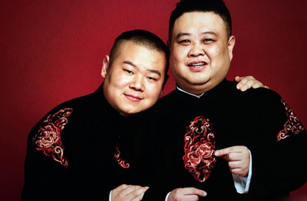 岳云鹏晒结婚照引围观 网友调侃：都老夫老妻了还晒