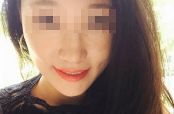 女导播醉酒脱比基尼露点 袭警吃上牢饭!