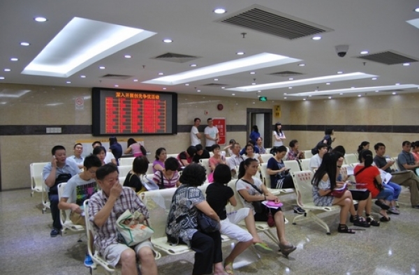 十年长相变化大 女子换身份证被要求开“我是我”证明
