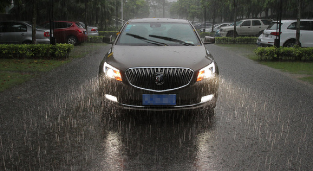 不可忽略的安全常识 雨天行车注意事项解析