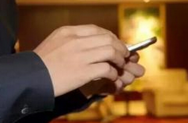 好尴尬呀!女子将约见网友短信错发给老公 致其盛怒离婚