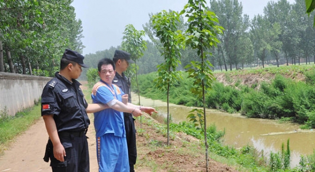 惊!河南39岁男子持刀手刃父母 母亲跪地求饶没逃过
