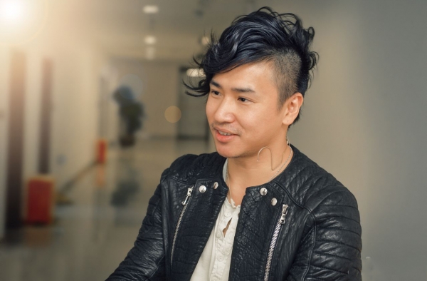 欧弟《花样男团》自曝辛酸史 替父还债曾割腕自杀