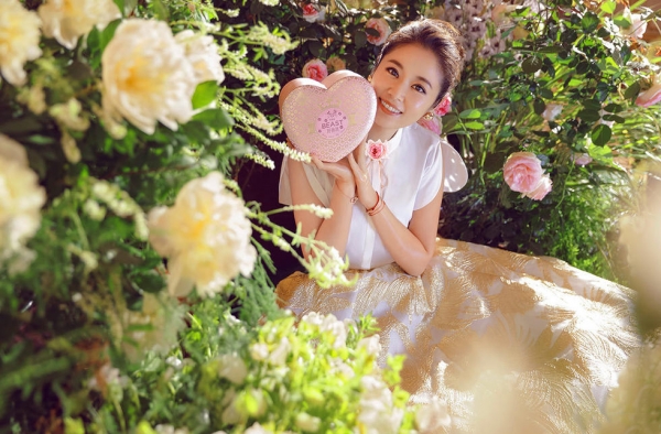 林心如婚前花丛唯美写真照曝光 准新娘比花娇