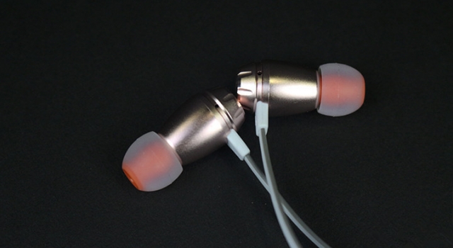 享受极具感染力澎湃低音 JBL T380A入耳式耳机测评