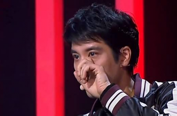 王力宏为网红落泪 只因朱主深情演唱追梦历程