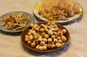 莲子百合银耳汤 秋季首选