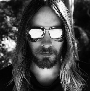 来 像Jared Leto这样大胆穿搭