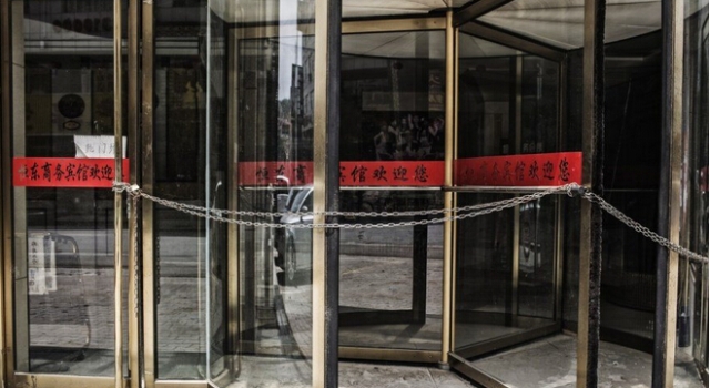 尴尬！婚礼请柬已发押金已交 婚宴酒店致电称倒闭了