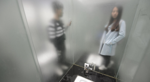 《印象》第455期:长沙全透明厕所引热议 太过朦胧不敢体验只参观