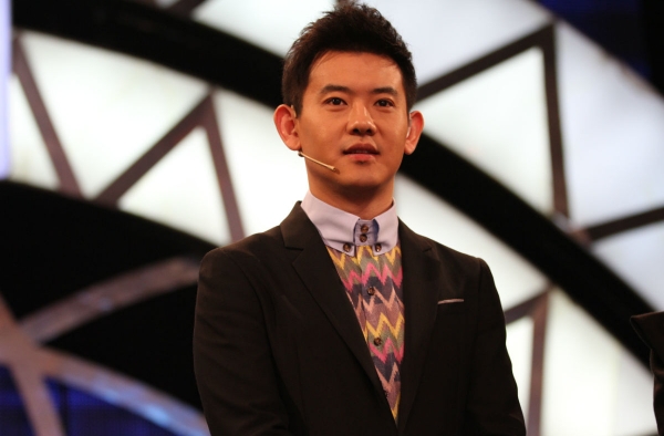 李响否认找人代跑：只是摘下了自己的号码布