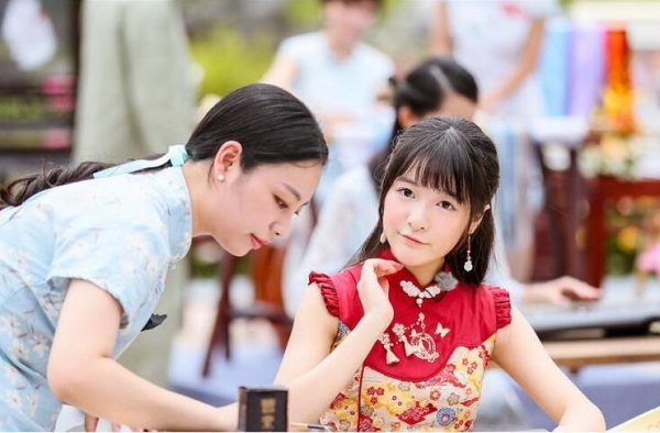 因拍戏课业成绩遭质疑 徐娇微博澄清正当程序请假