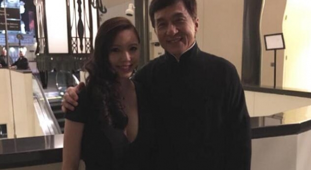 PS过度遭吐槽 王力宏老婆性感合影成龙
