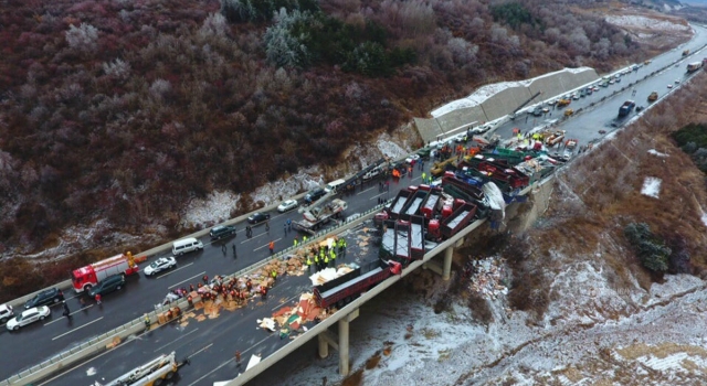 山西高速发生多车连撞事故 17人死亡56辆车辆受损