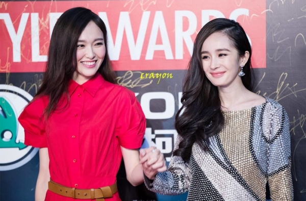 杨幂零点祝唐嫣生快 实力破除不和传闻