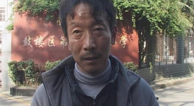 捡钱不还正常吗? 南京一男子捡400元拒还称完全正常