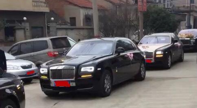 土豪婚礼惊现8辆劳斯莱斯车队 还是白手起家的富一代！