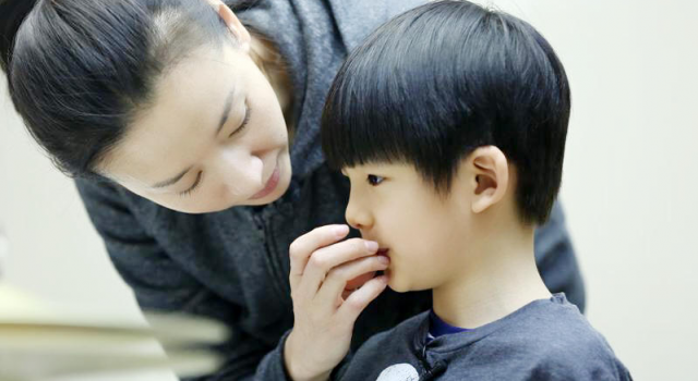 顶顶被质疑缺父爱 董洁称完全不介意儿子和爸爸交往