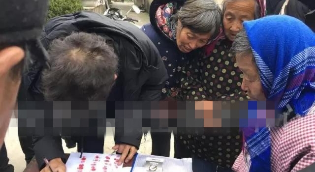 他吃喝嫖赌五毒齐全 老父手刃骨肉三百村民为之求情