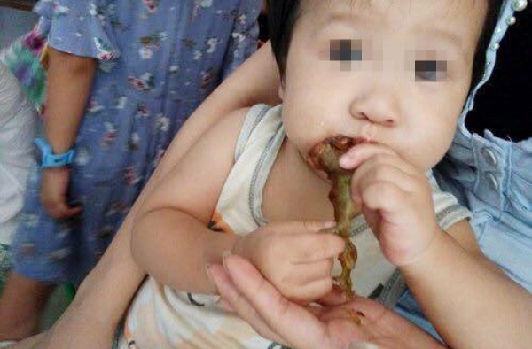 2岁女童眼睛会发光是眼癌 你的眼睛在暗处反光了吗