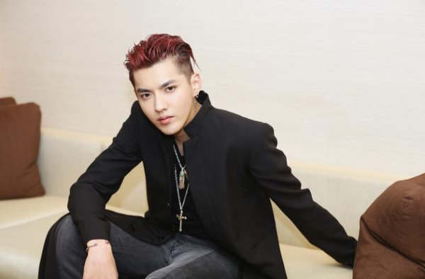 吴亦凡现身央视电影节目 谈表演：从未感觉尴尬
