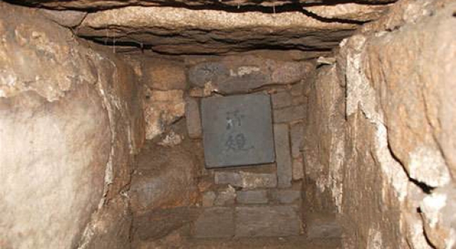 山东一村庄扩建鱼塘施工 忽现2000年前神秘墓穴群